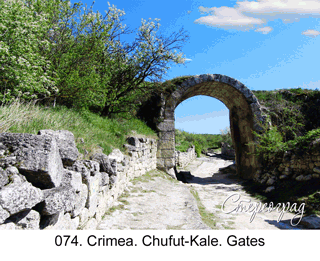 <b>074.</b> Crimea. Chufut-Kale. Gates.  (3D shooting : with step to step moving). 2018. 70x50 cm.<br>
 Price - <b>17500</b> roubles unframed 